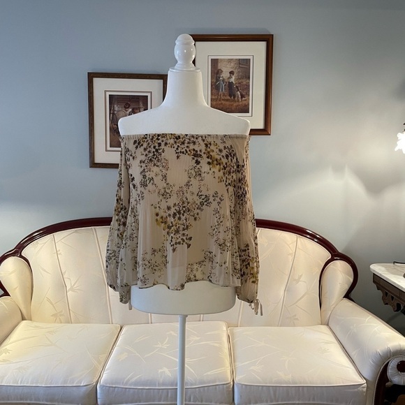 Wilfred | Long Sleeve Ribbed Floral Pattern Off The Shoulder Top - Picture 10 of 10